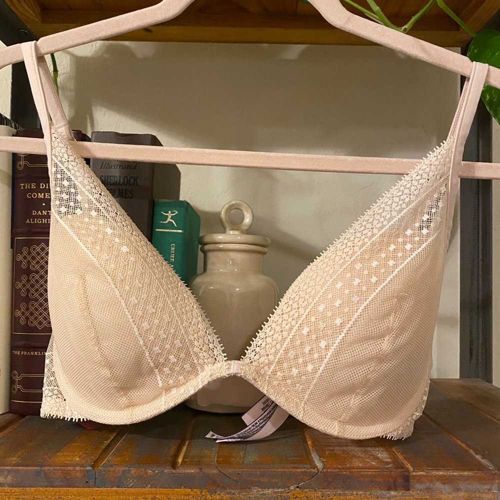 VS Beige Lightly Lined Plunge Bra Size:32DD